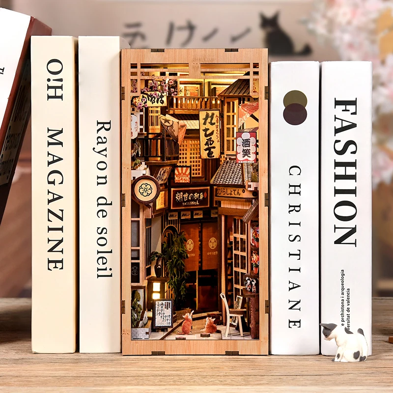 Book Nook Shelf Insert Alley Diy - DIY木製和風ブックヌック棚用パーツキット、ミニチュアモデルキット。猫が待つ小道をモチーフにしたブックエンド。友人へのプレゼントに最適。