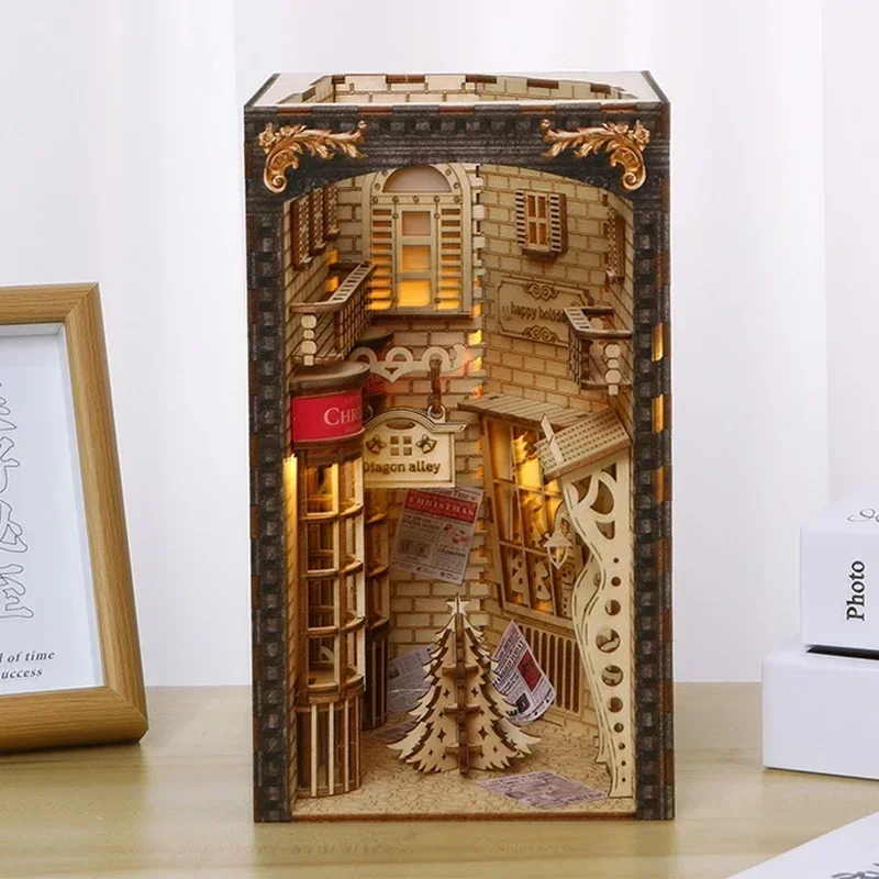 Book Nook Shelf Insert Alley Diy - 新しいクリエイティブDIY木製ブックヌック棚インサートキットミニチュア本棚クリスマスダイアゴンアレイホームブックエンドデコレーション手作りギフト