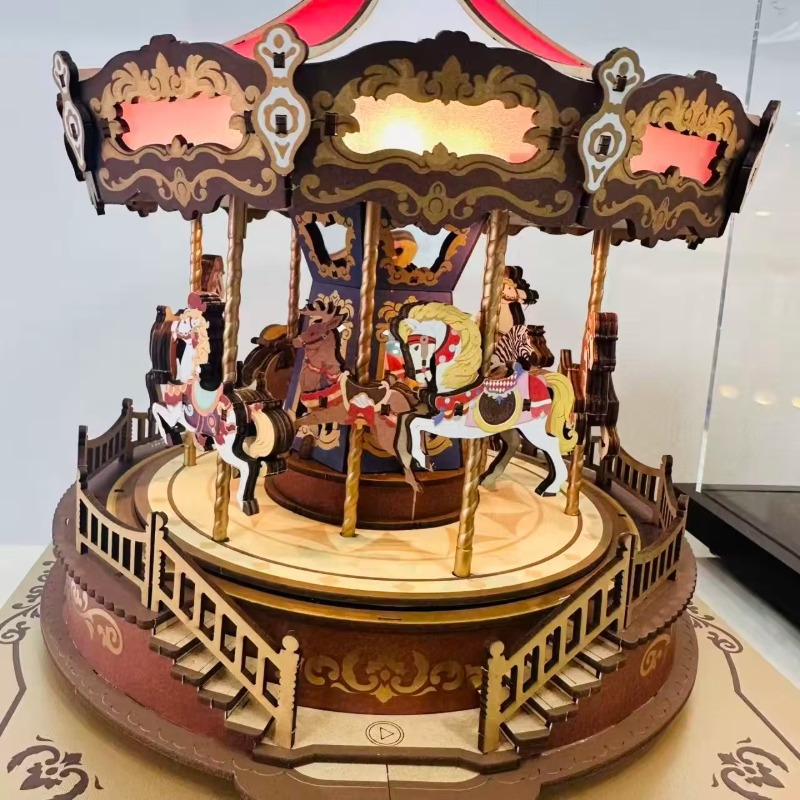 クリスマス・カルーセル 3D DIY 木製パズル 回転式オル - Music Box Wooden 3D Puzzle Rotating のレビューと価格